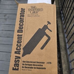 The Pampered Chef Easy Accent Decorator in Brown Box